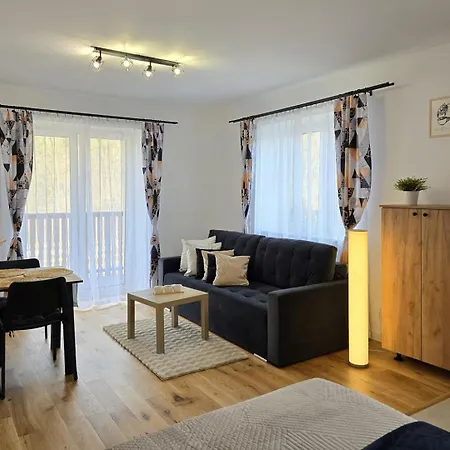 Sowia Nowe Z Pieknym Widokiem Na Gory I Potok